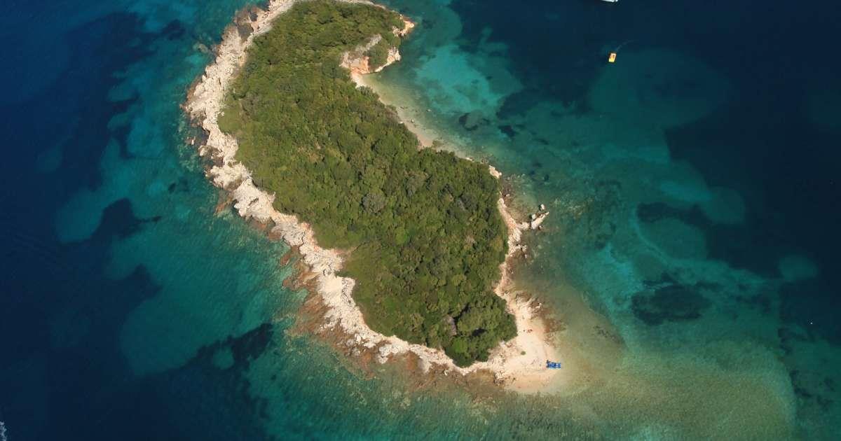 #Albania in a 3 epis...