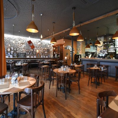 Restaurant Grenoble Restaurant Family Kitchen Burger Mozzarella Local Tourmake