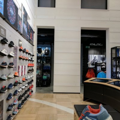 Ropa Tienda adidas Store Gran - Local Tourmake